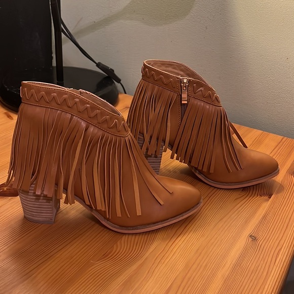 Beast Ankle Fringe Boots size 8 - Picture 4 of 10